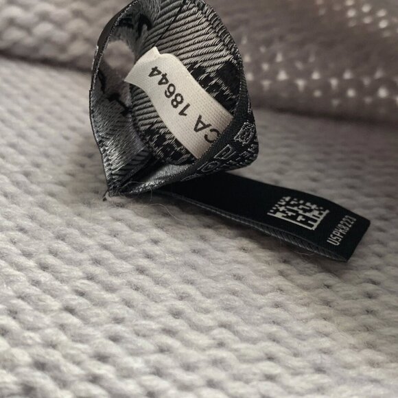 Authentic Chanel Grey Beanie Hat CC logo Brand New - Picture 11 of 14